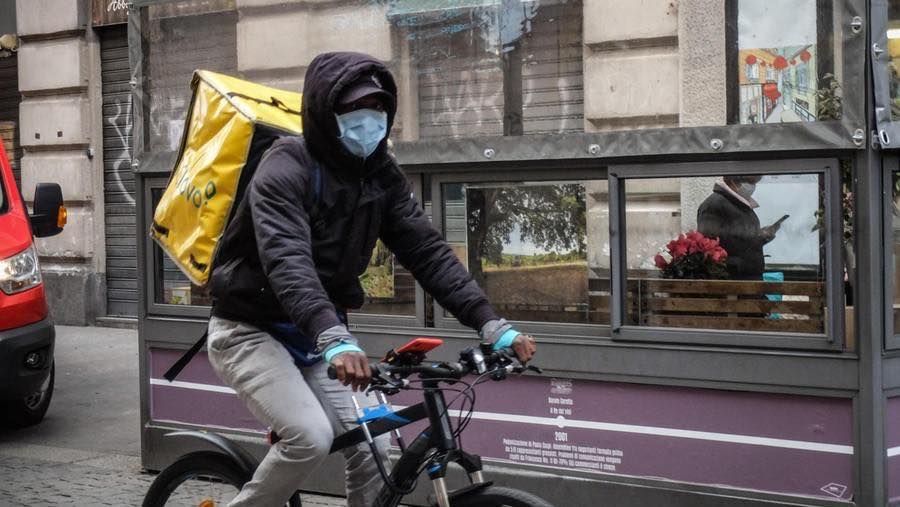 Il Tribunale di Bologna ordina alle piattaforme la consegna immediata di dispositivi di protezione individuale ai rider